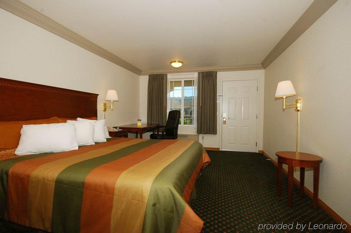 Cloverdale Wine Country Inn & Suites Quarto foto