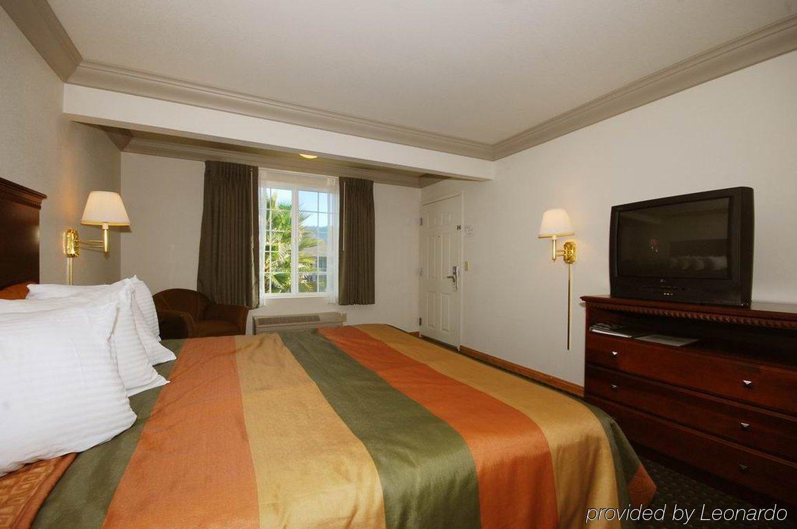 Cloverdale Wine Country Inn & Suites Quarto foto